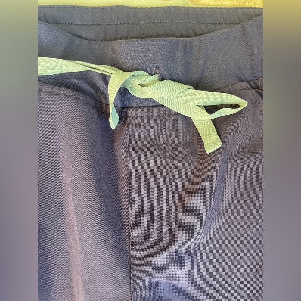 Figs Scrub XS Zamora Jogger Style Pants - Deep purple - Picture 4 of 6